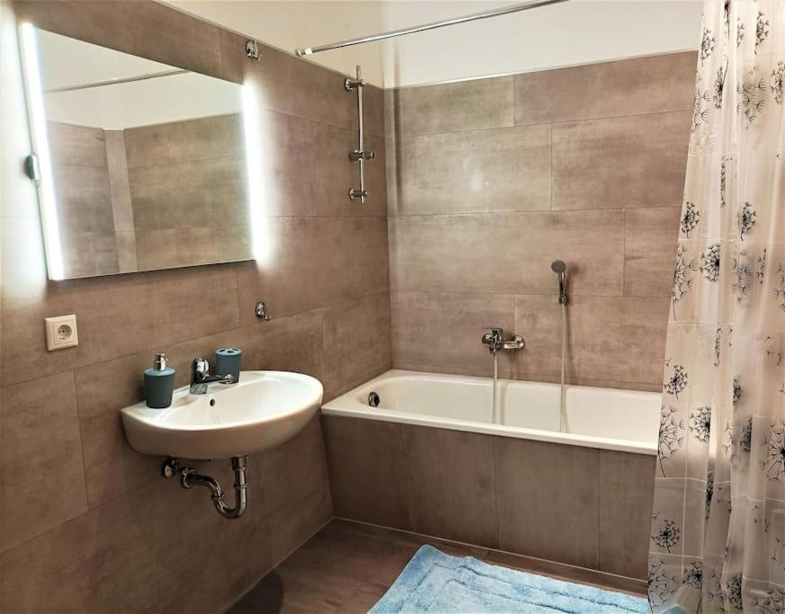 Modernes Apartment Mit Balkon Magdeburgo Exterior foto